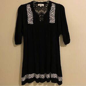 Umgee Women’s Size S Black White Flowy Top Short Sleeve Pullover